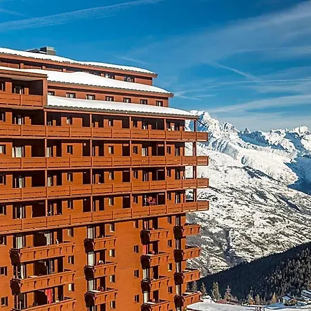 Pierre & Premium Les Hauts Bois מלון